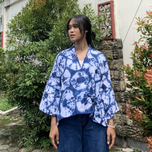 Kaja Shibori|Outer Kimono Wanita Shibori |Model Kekinian | Bahan Linen Crinkle Adem (Kiko Outer)