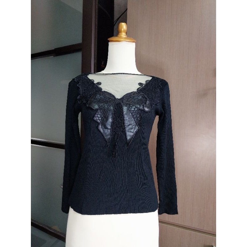 [Preloved] Blouse Hitam Kupu