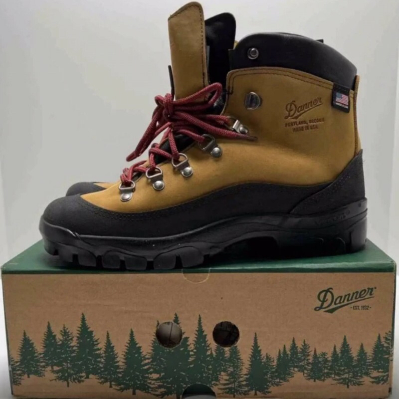 Danner Crater Rim Brown Hiking Boots made in USA. NOS. BACA deskripsi