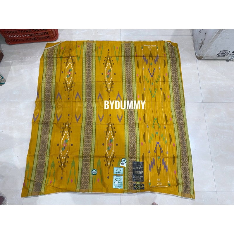 Sarung Abu Yaman 210 Sutera asli cokelat kekuningan motif timbul songket gunungan