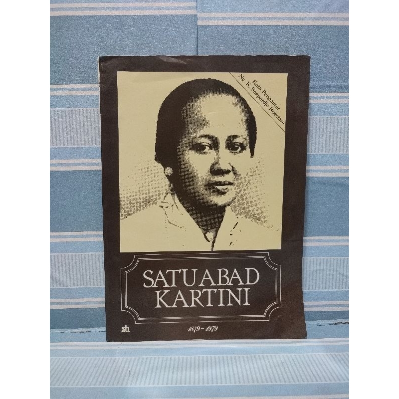 Buku satu abad kartini 1879 - 1979
