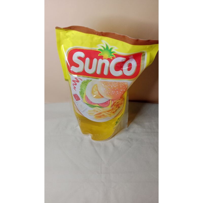 

Sunco minyak goreng 2 liter oil kemasan pouch
