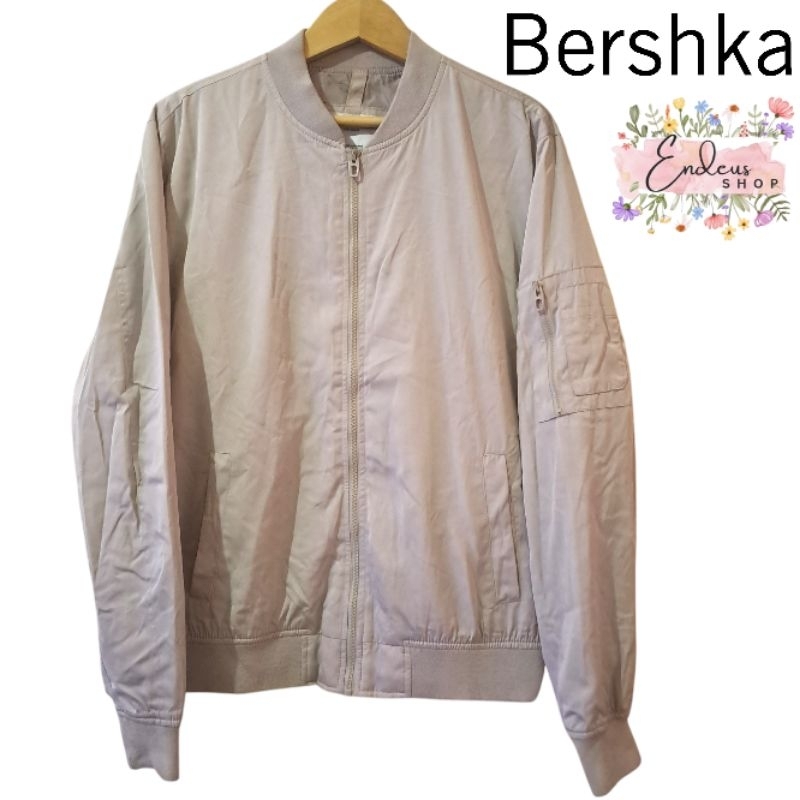 JAKET BOMBER CEWEK BY BERSHKA SIZE L WARNA CREAM TUA