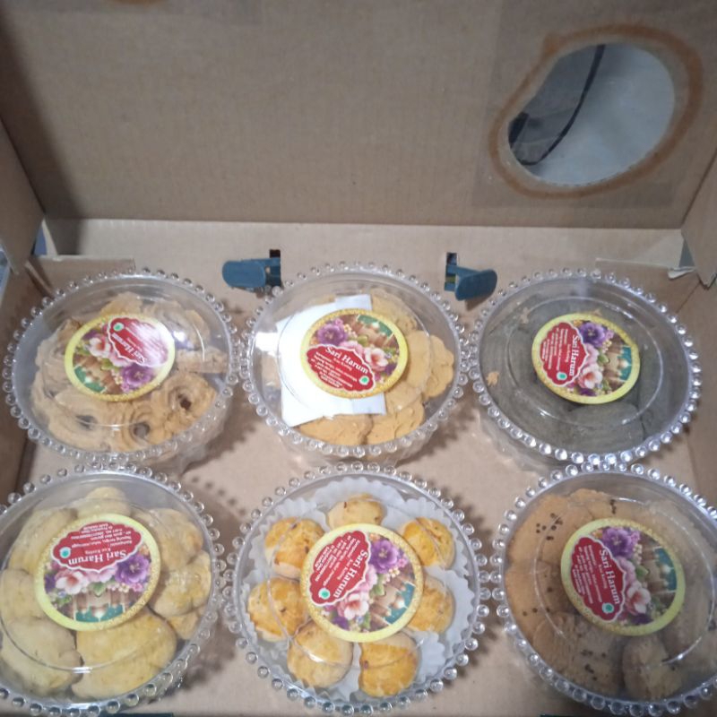 

PROMO PAKET LEBARAN KUE SARI HARUM KUE KERING PAKET PREMIUM ISI 6 TOPLES