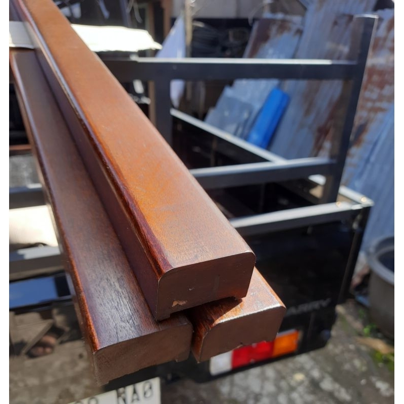 Pesanan 3 btg Railing Kayu Kamper Singkil 4x6x4 mtr finishing walnut brown dan  gloss