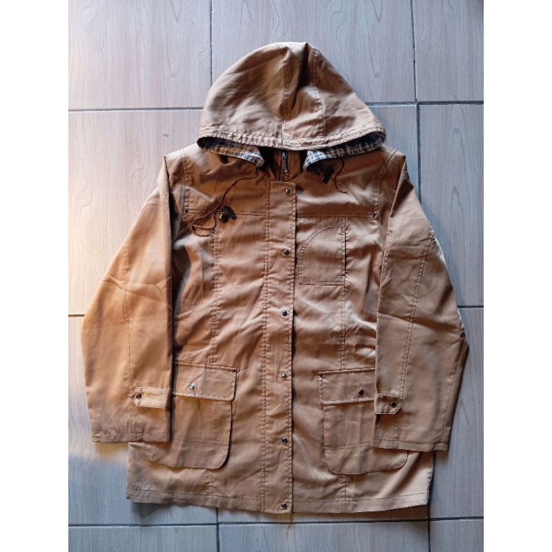 Jacket Casual Parka Merek ISK Natural Bahan Kanvas Lembut Dalam Flanel Satin Warna Coklat Muda Ada H