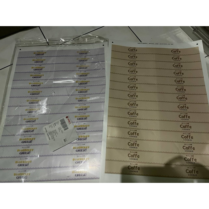 

PRE LOVED STICKER + MIKA MOCHI (BELUM PERNAH DIPAKAI)