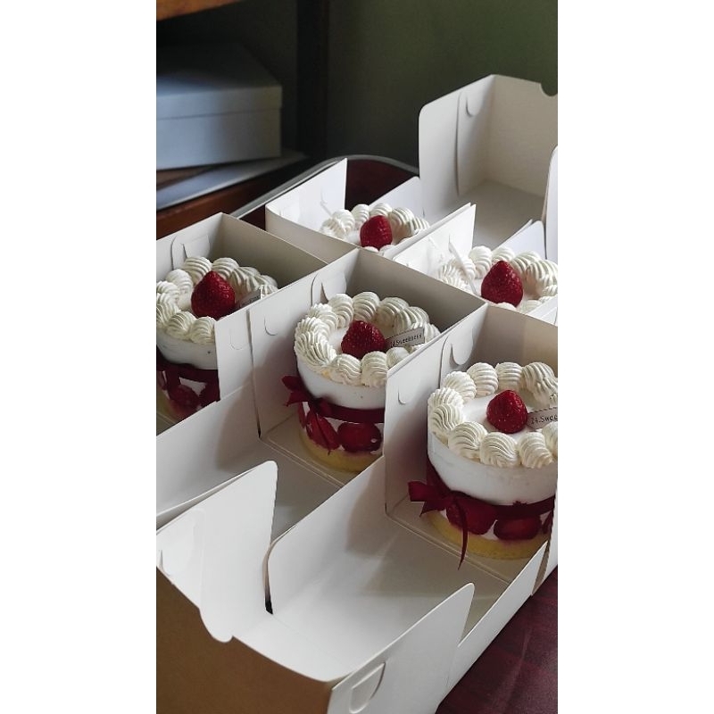 

STRAWBERRY SHORT CAKE