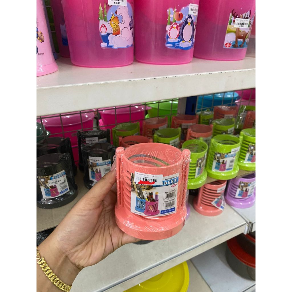 

Tempat pensil modern S Lcs 3341