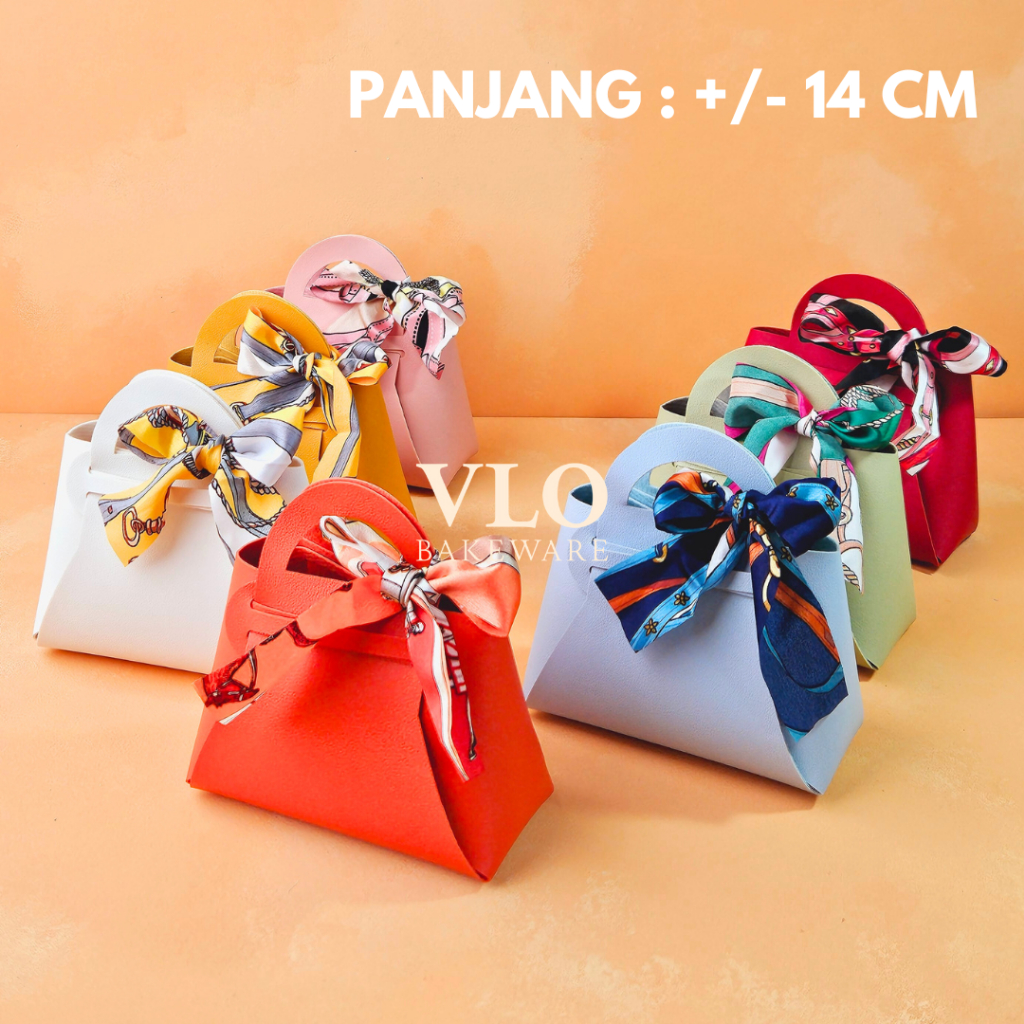 

Goodie bag kulit sintetis ukuran 14 cm| tas hampers ulang tahun wedding sangjit lebaran imlek natal