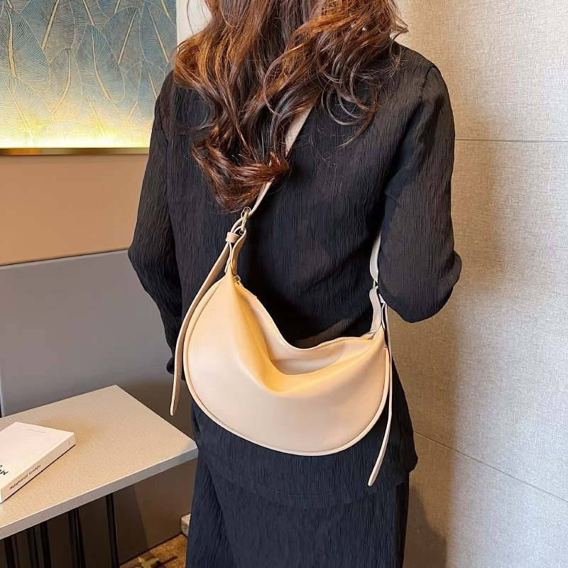almaira bag tas selempang  tas bulan sabit