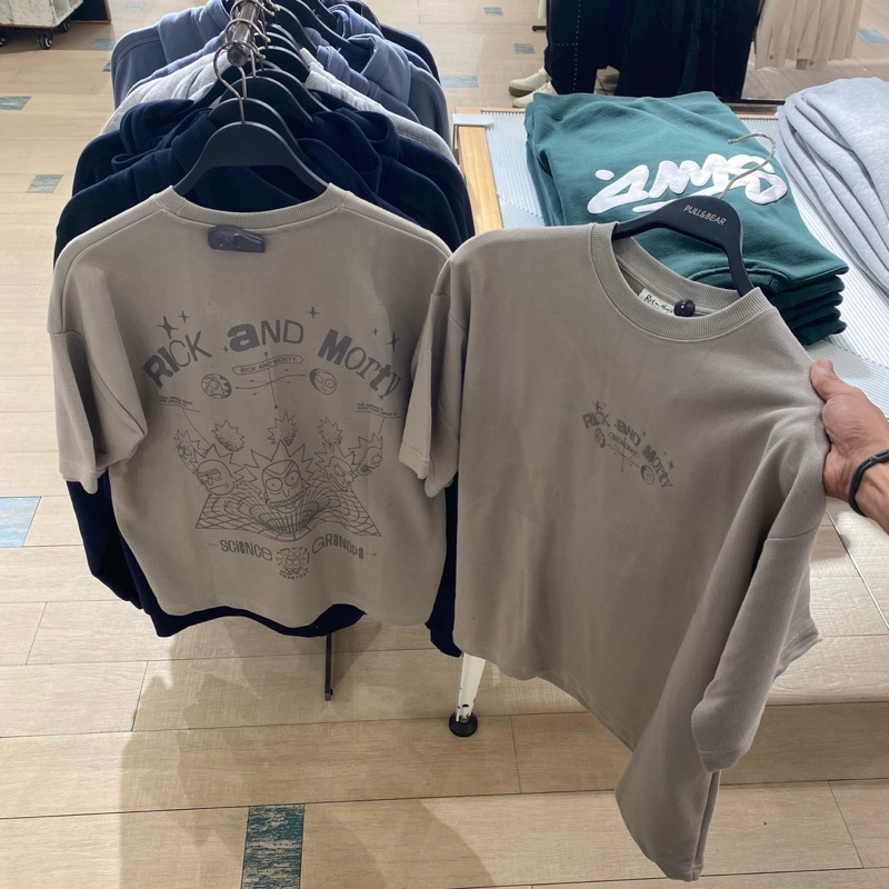 Jastip. Tshirt Pull&Bear x Rick&Morty (Man)