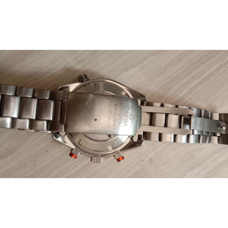 jam tangan merek omega otomatis dan batre