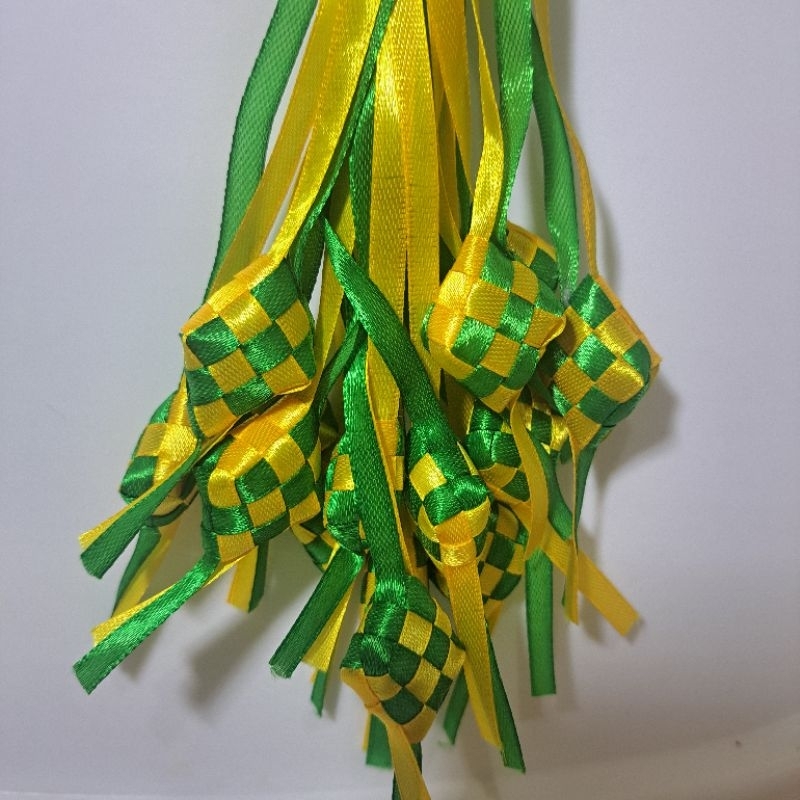 

Ketupat pita satin mini 2cm dakron |Hiasan parcel lebaran | Hiasan Ketupat Lebaran|