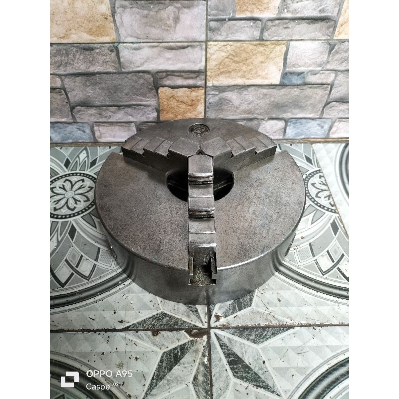 Chuck Clow Bubut 10 Inchi 3jaw