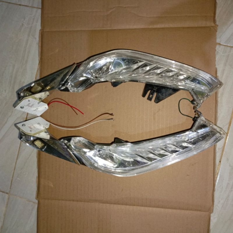 KACA ALIS DALAM VARIO REFLEKTOR LAMPU DEPAN VARIO 125 150 BEKAS ORIGINAL