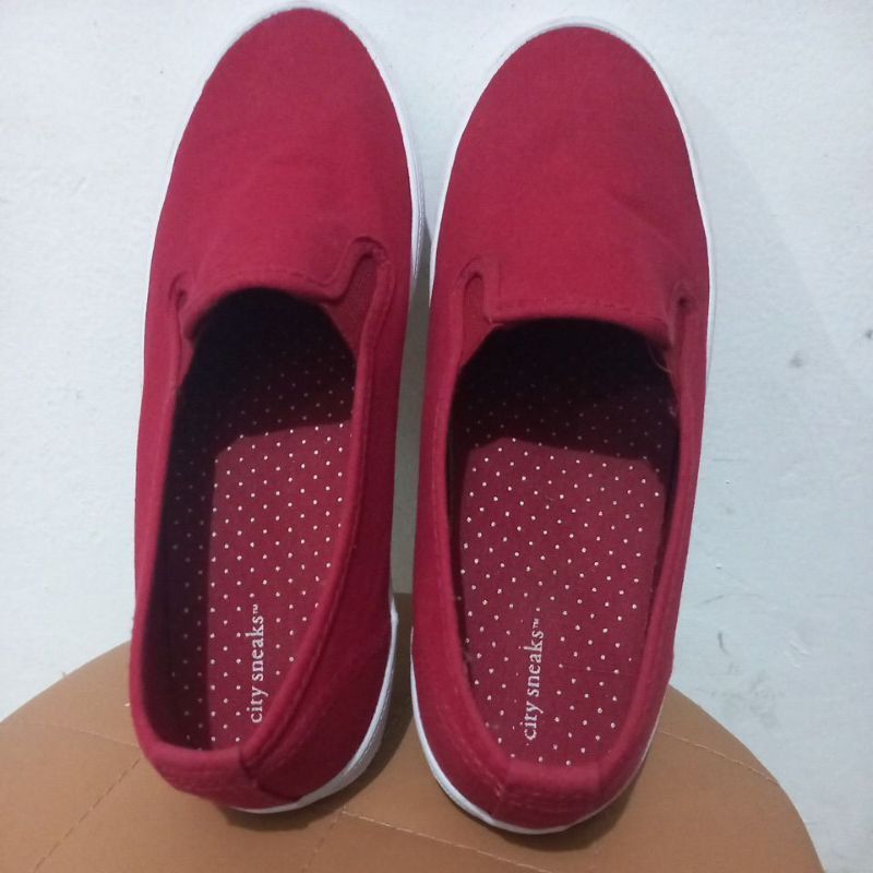 Sepatu Wanita City Sneaks Payless Merah