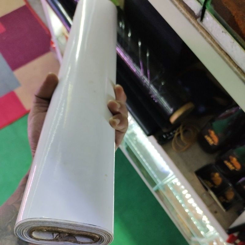 Skotlet background Aquarium Hitam/Putih