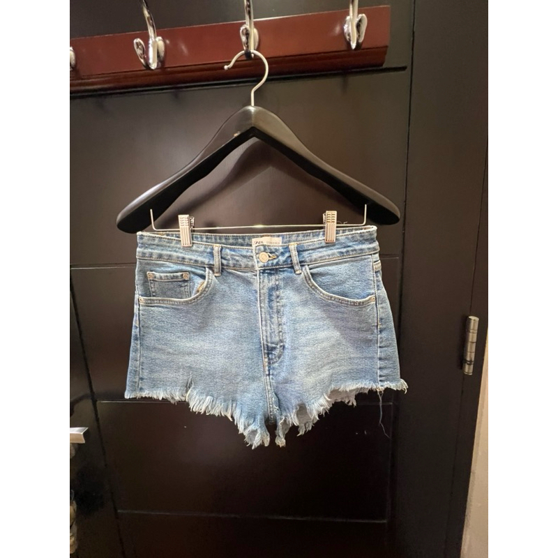ZARA DENIM SHORT JEANS SIZE 40