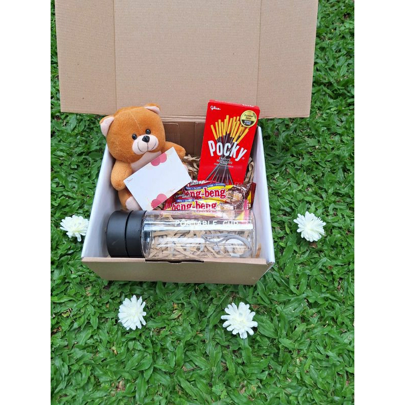

Hadiah ulang tahun / Hadiah wisuda / Hampers boneka