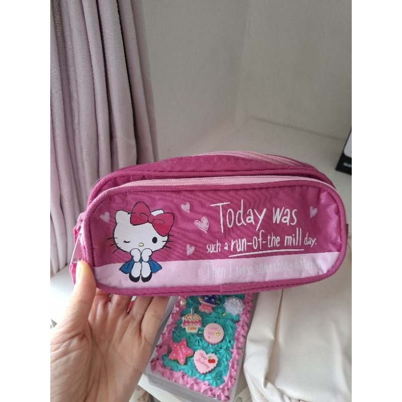 

Kotak Pensil Hello Kitty