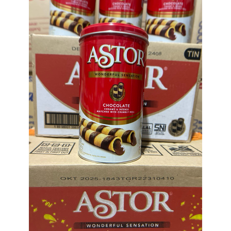 

SNACK ASTOR COKLAT WAFER ROLL STIK KALENG 330 GRAM MAYORA