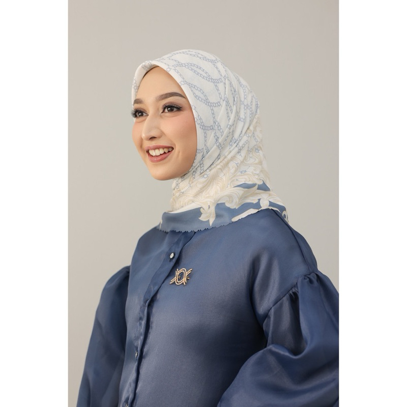 Klamby Taman Sari Scarf in Glacier White