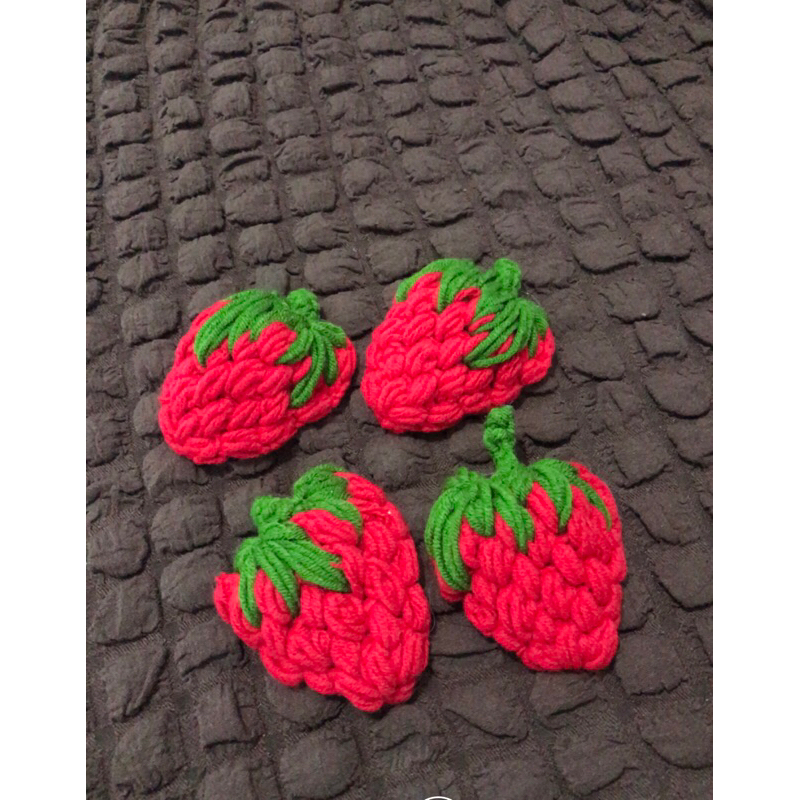 Strawberry Rajut hiasan tempel baju