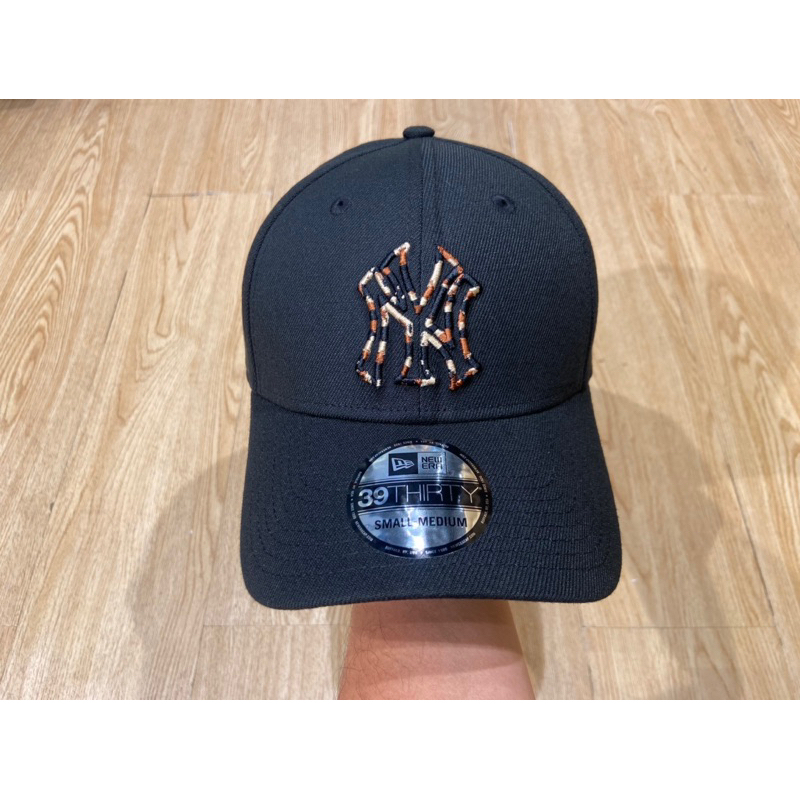 Topi New Era 3930 OUTLINED NEYYA | 14668802