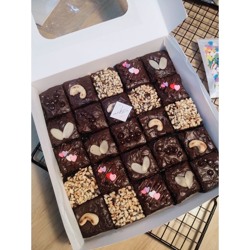 

FUDGY BROWNIES PR. 20 X 20 CM