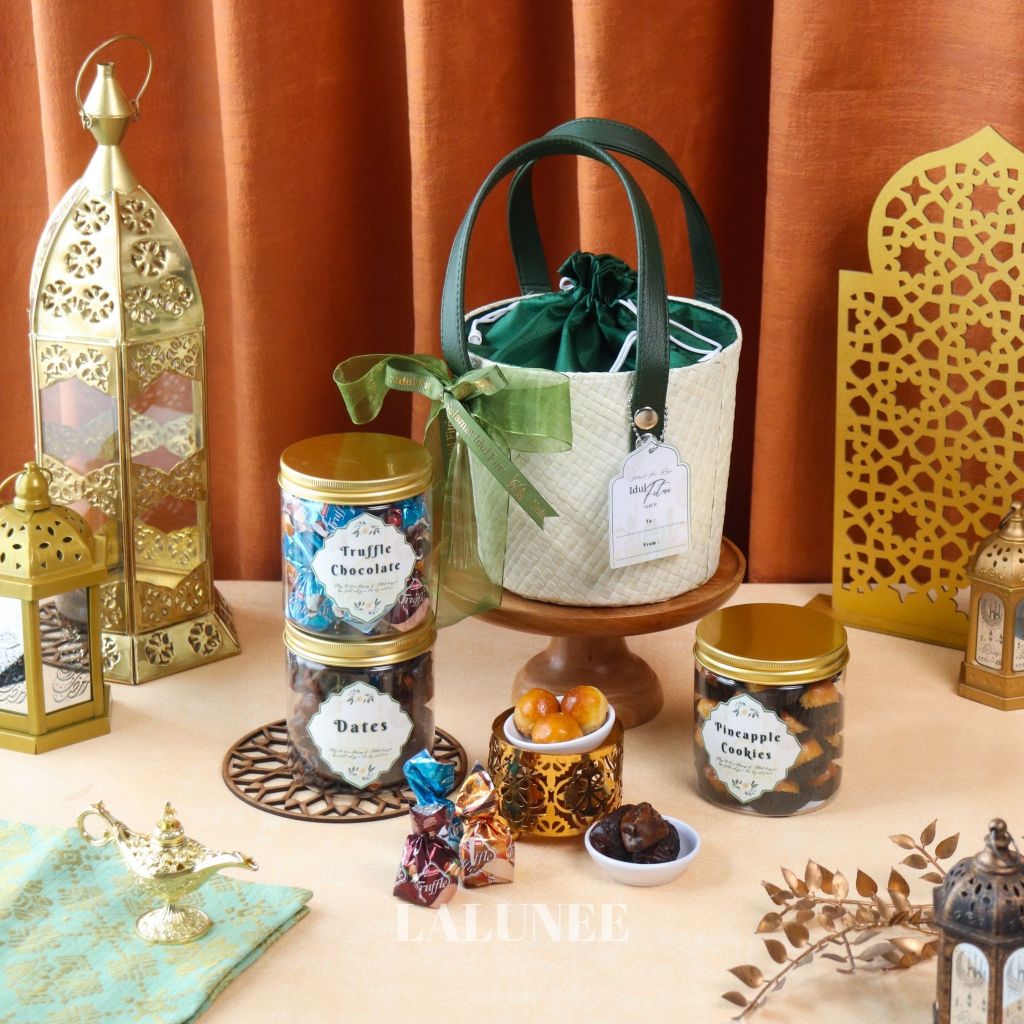 

Souvenir Kue Kering dan Kurma Ramadhan - Hampers Keranjang Idul Fitri Unik dan Murah - Kado Eid Mubarak