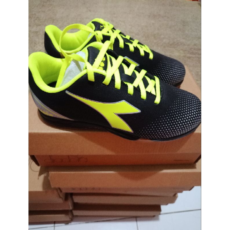 Sepatu futsal Diadora anak