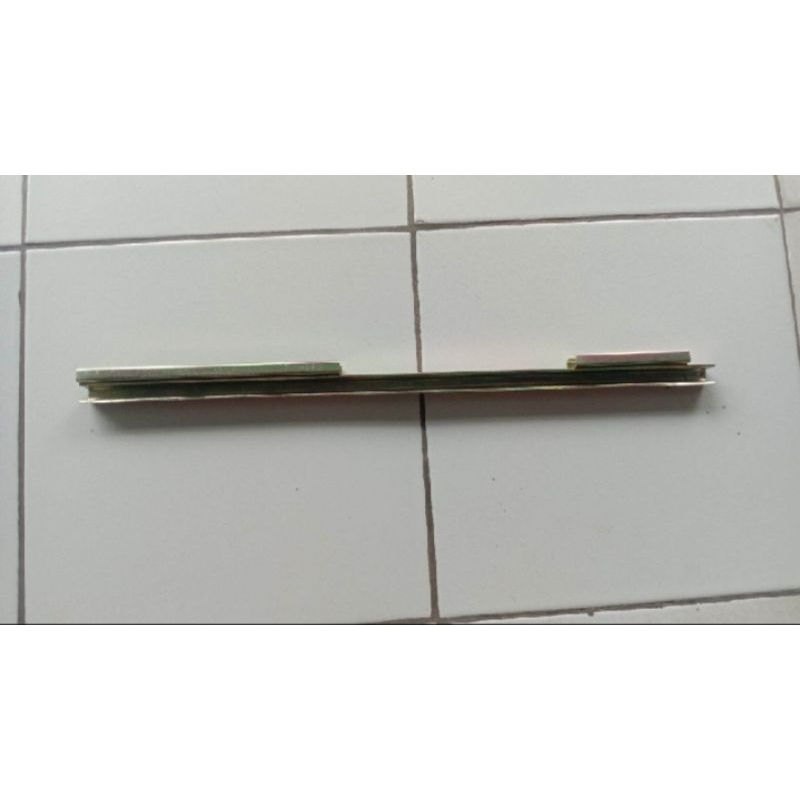 Holder Penjepit Kaca Pintu Depan Mobil L300