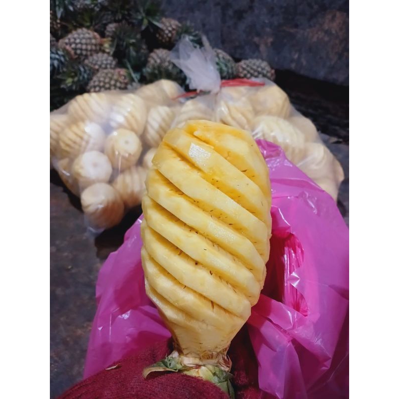 

nanas kupas dan parut 1pcs