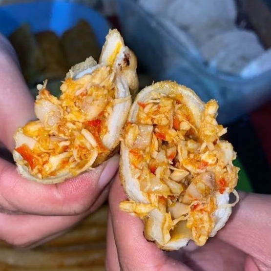 

CIRENG isi AYAM CHILI OIL GURIH PEDAS isi 10pcs per bungkus