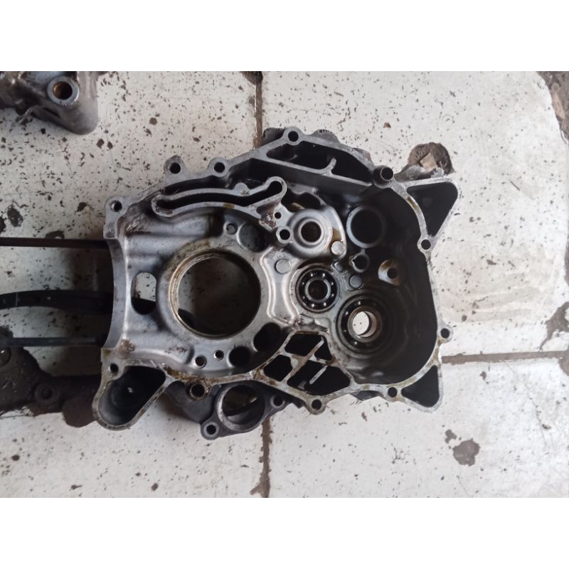 KRENGKES CRANKCASE SEBELAH KIRI YAMAHA VEGA ZR/JUPITER Z1/JUPITER Z ROBOT/COPOTAN ORIGINAL