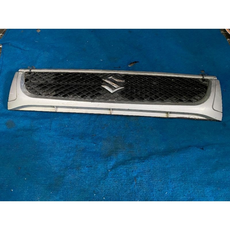Grill gril depan lambang depan Suzuki Futura 2011 2015 original