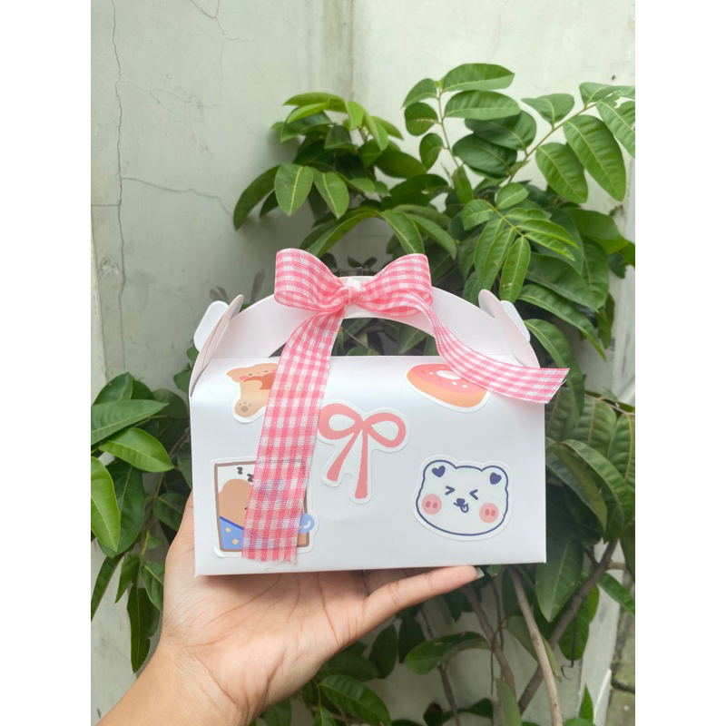 

GIFT BOX | GABLE GIFT BOX | GABLE BOX | Hampers box snack hampers lebaran kado wisuda kado sempro kado unik