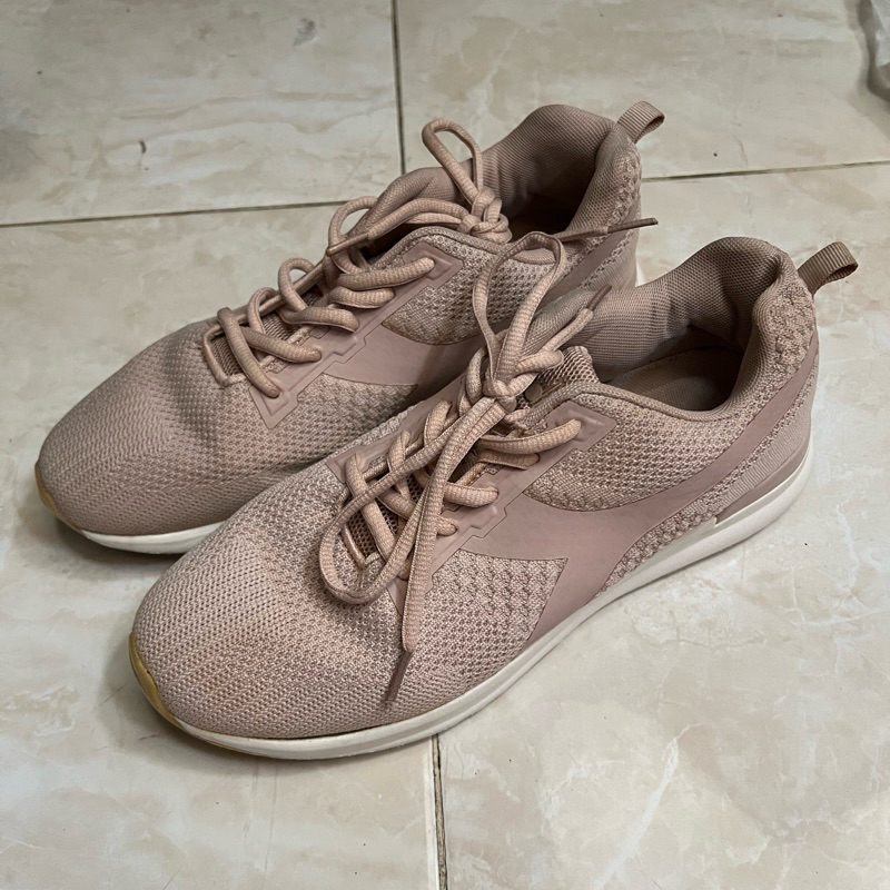 [preloved] sepatu olahraga diadora size 40 - sepatu running - sepatu olahraga wanita - sepatu wanita
