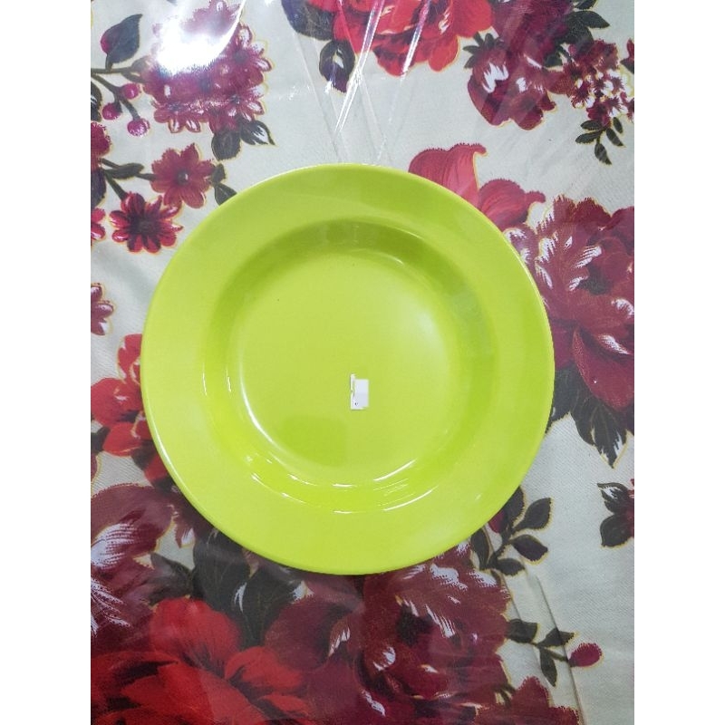 Piring melamin besar