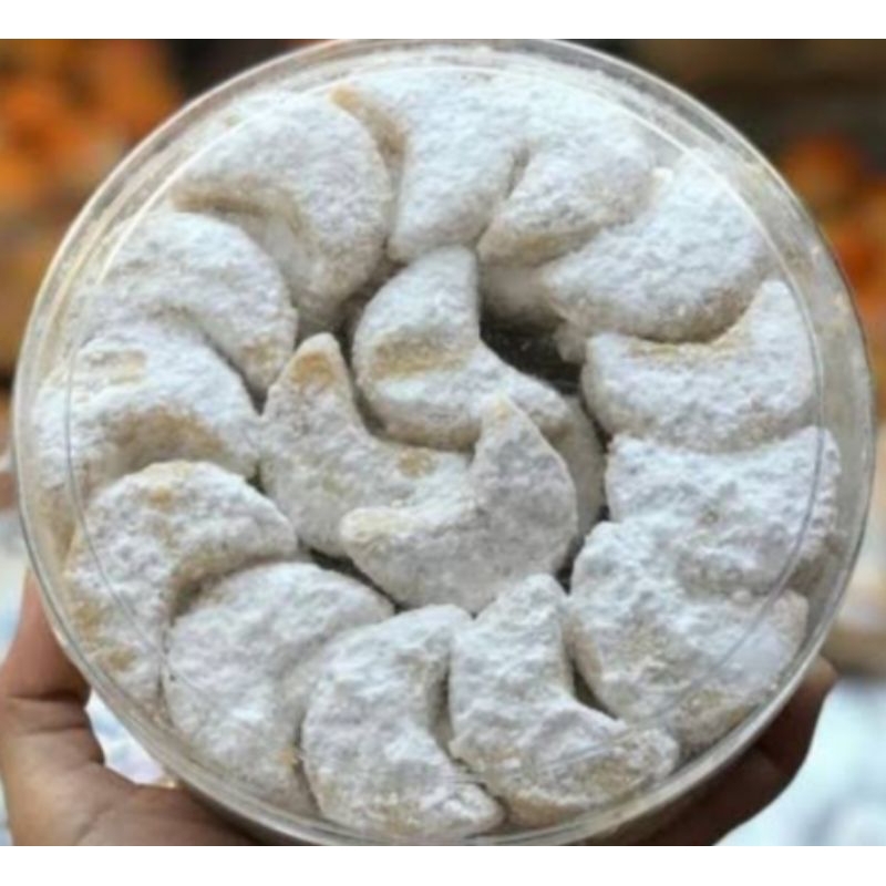 

Kue kering Putri salju Original Lebmbut saat dimakan