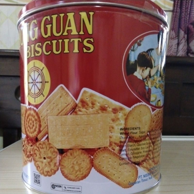 

khong guan biscuits merah