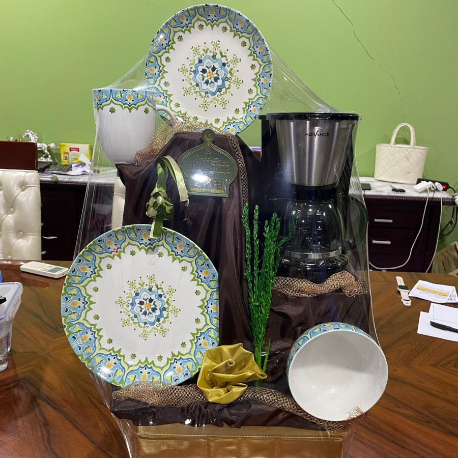 

HAMPERS LEBARAN / PARSEL LEBARAN TEKO DAN GELAS CANTIK