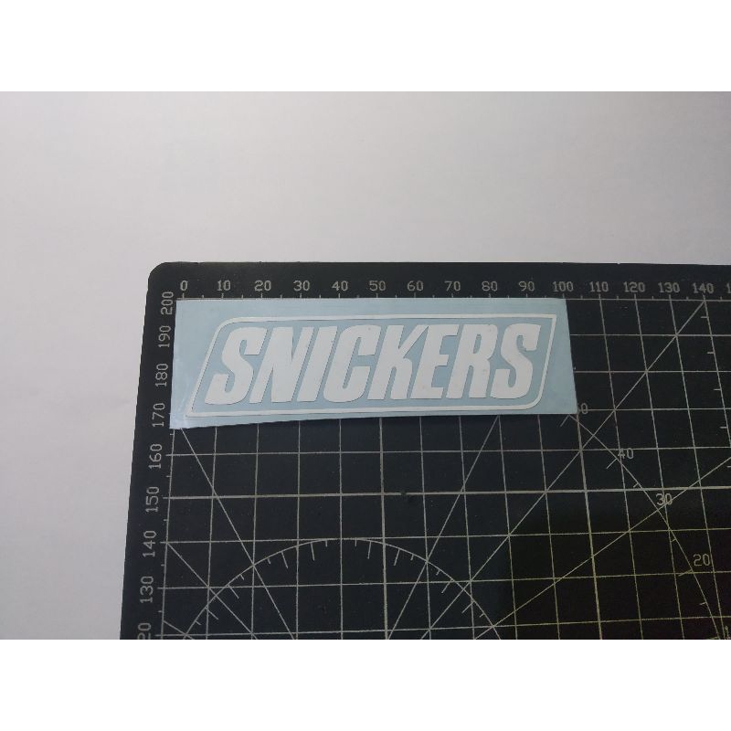 

stiker cutting snickers