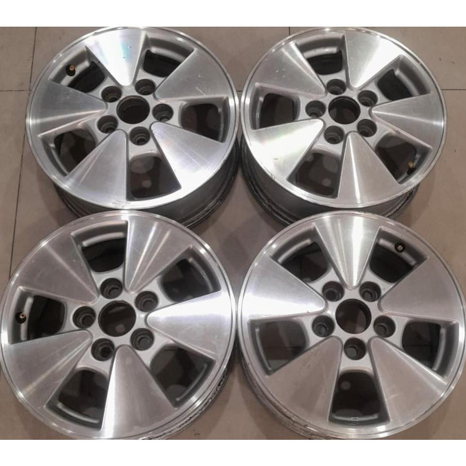 Velg Original Murah Bekas Mobil NAV1 Ring 15 Lebar 5 Inch Lubang Baut 5 x114,3 Offset 45 Warna Silve