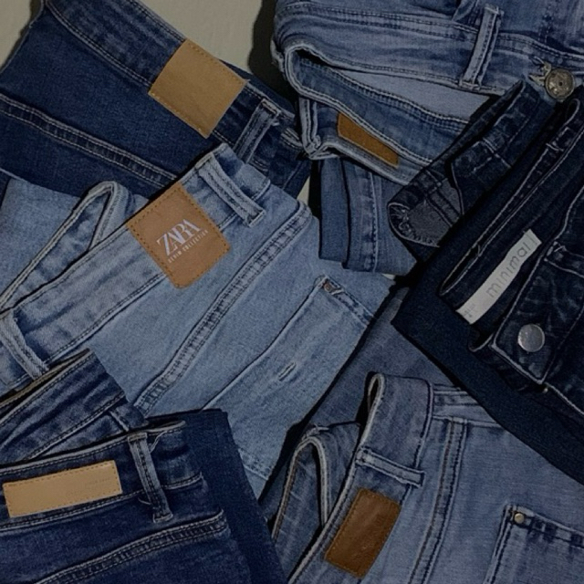Zara / Stradivarius / Minimal Celana Denim Jeans Branded Original Wanita Preloved