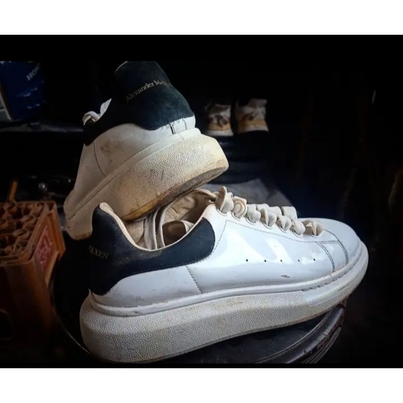 Sepatu Spatu Alexander McQueen Ukuran 42 Warna Putih Universal Pria Wanita Kondisi Bekas Second 2nd