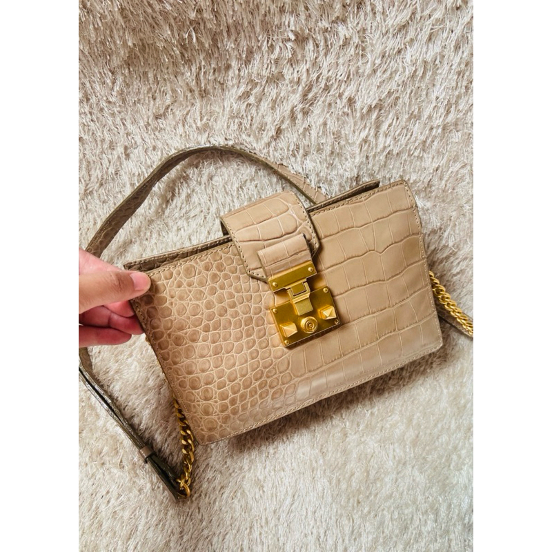 Rouge and Lounge sling bag