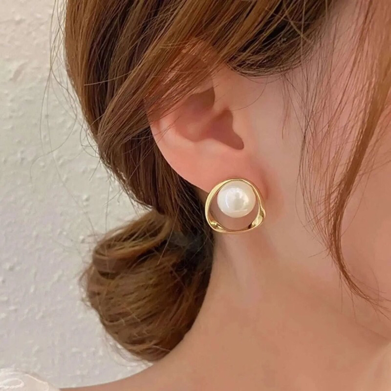 anting tusuk mutiara emas bulat elegan simple pearl earrings trend anting hijab/non hijab