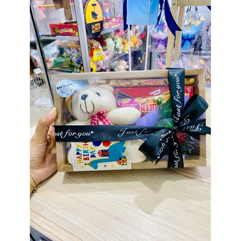 

Hampers coklat ultah wisuda anniversary kado sempro buket box